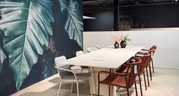 The first dealer presenting the new Doble slim, J&B tuinmeubelen in Breda, The Netherlands.